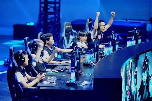 【战报】王者荣耀2020KPL秋季赛，武汉eStarPro 2：3 不敌杭州LGD大鹅